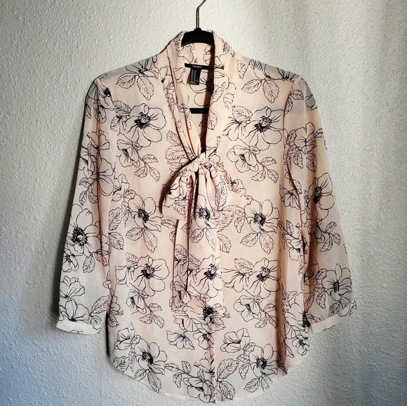 Forever 21 Floral Tie-Neck Blouse - Soft Pink - Picture 1 of 3